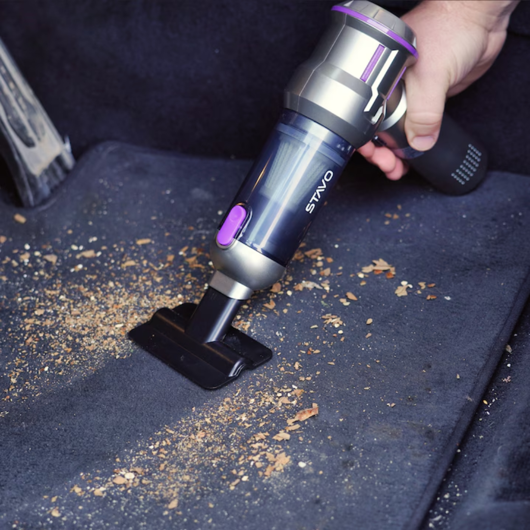 Aspirator auto portabil 4-in-1 Luxena AirPro4 de la Taggo.ro, argintiu-mov, cu accesorii, filtru HEPA și geantă de transport.