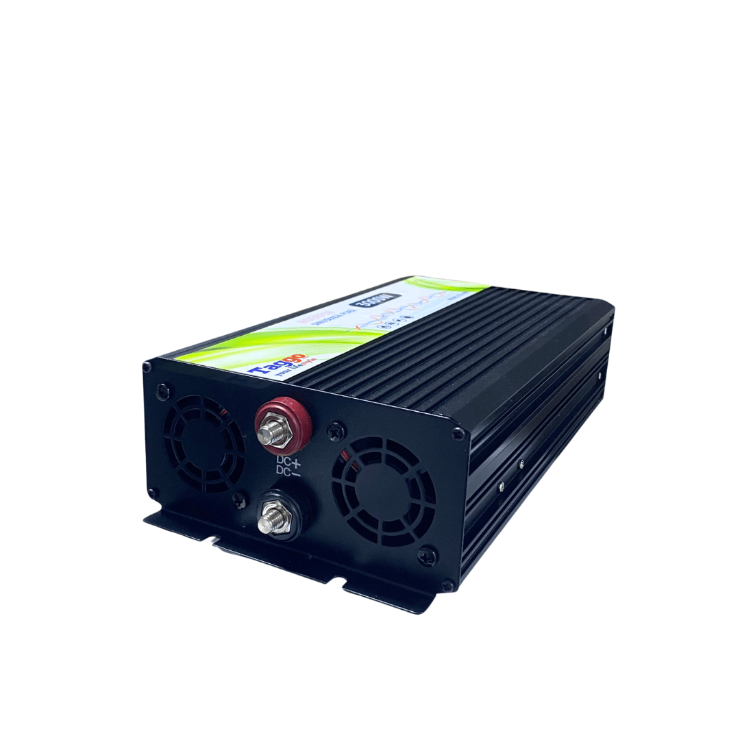 Invertor Taggo 3000W 12V-220V cu undă sinus pur pentru rulote, casă sau cabană, afișând panouri solare și display digital.