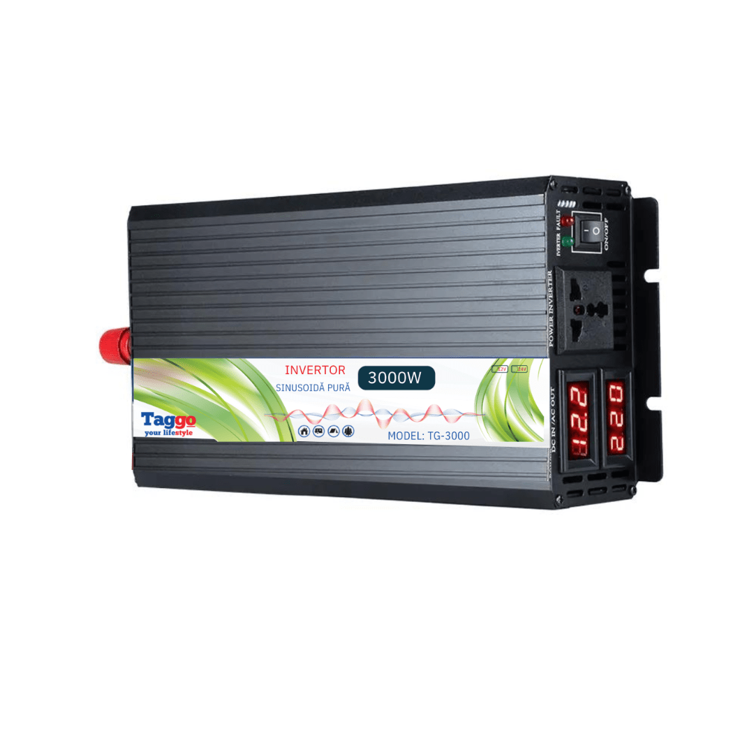 Invertor Taggo 3000W 12V-220V cu undă sinus pur, pentru rulote, case și cabane, vizibil în imagine cu panouri solare.