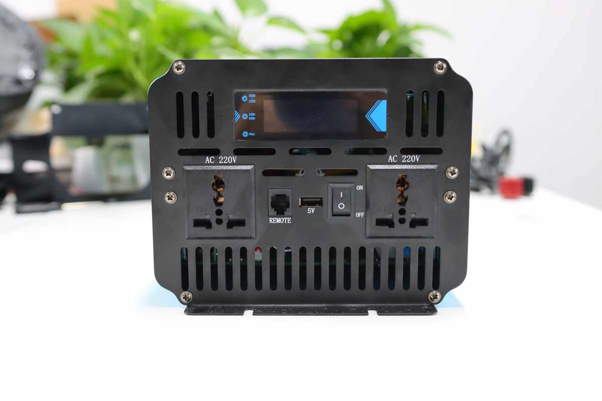 Invertor 2 în 1 SINUS PUR 6000W AutoBox, cu funcție UPS, pentru încărcare acumulatori, transformă 12V în 220V, imagine de produs
